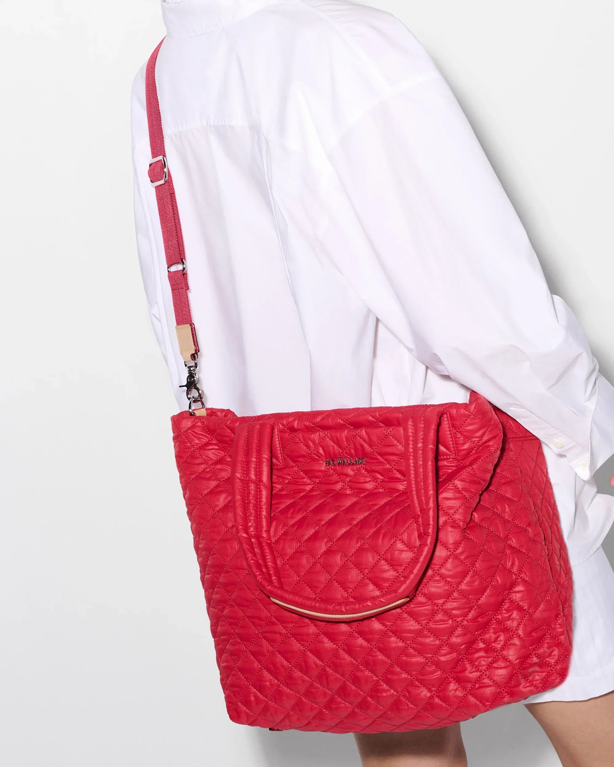 Apple Medium Metro Tote Deluxe