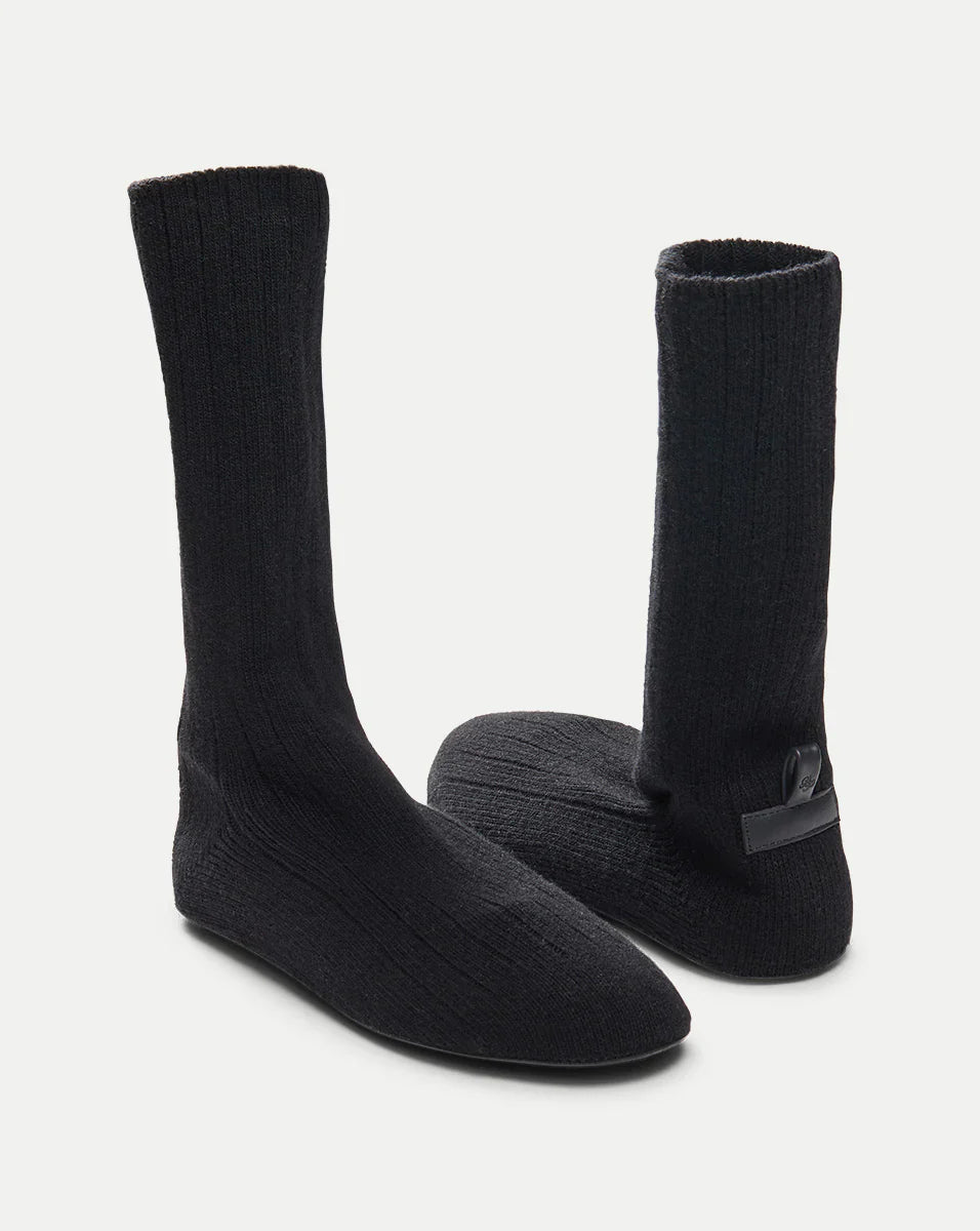 Flexible Knit Shoe