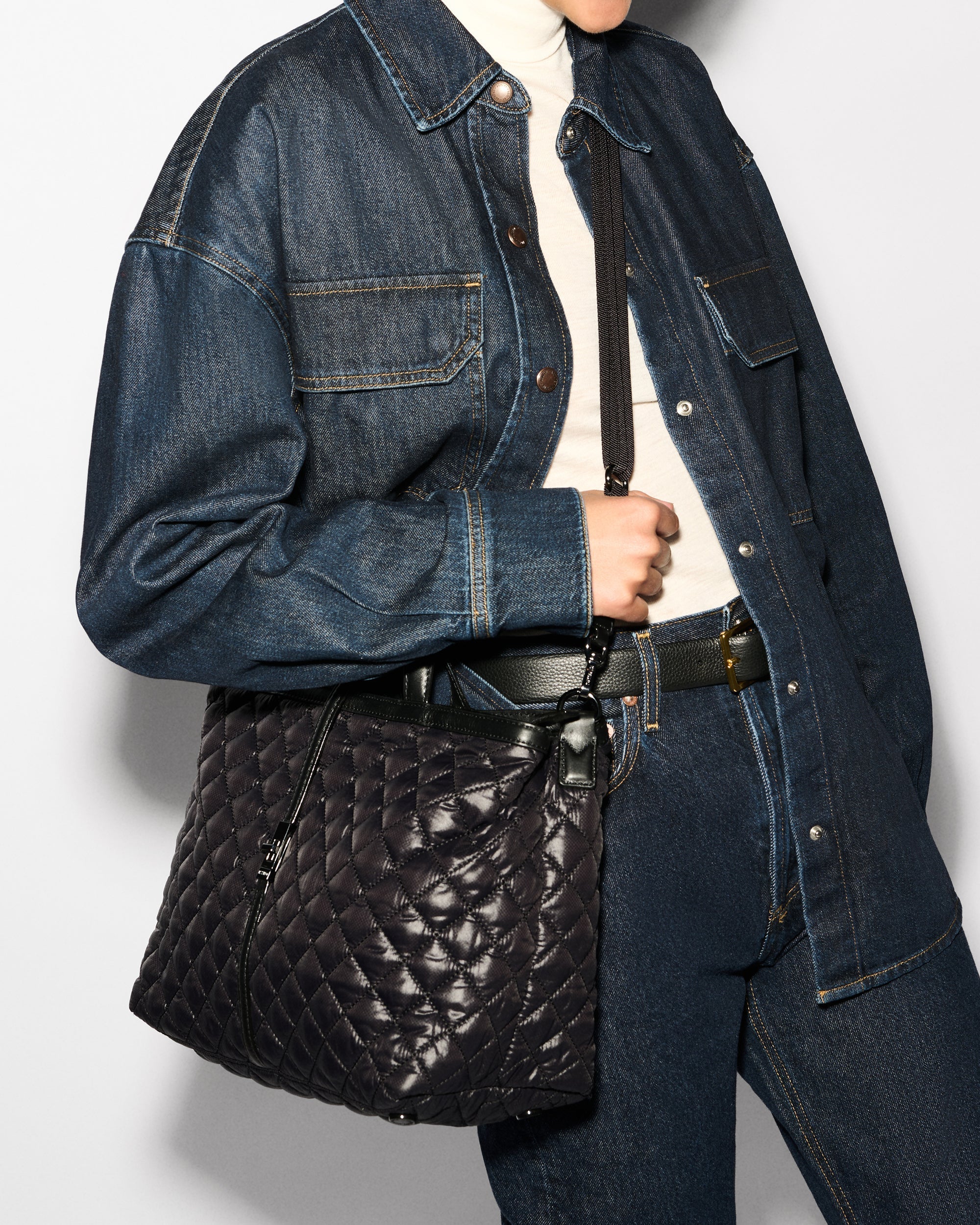 Black Medium Astor Top Handle