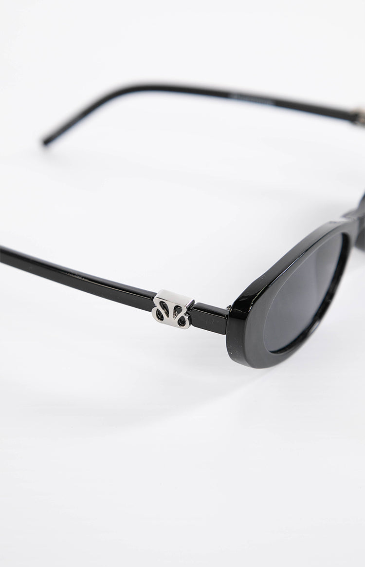 Beginning Julie Black Rounded Sunglasses